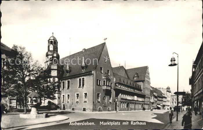 Aschersleben Sachsen-Anhalt Marktplatz mit Rathaus