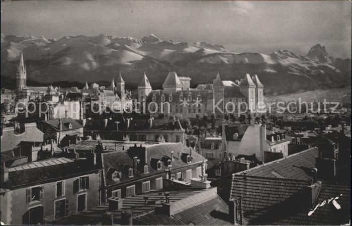 Pau 64 Chateau Parlement et les Pyrenees