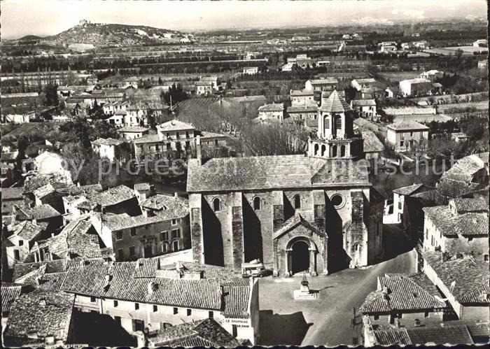 Le Thor Eglise Notre Dame du Lac vue aerienne