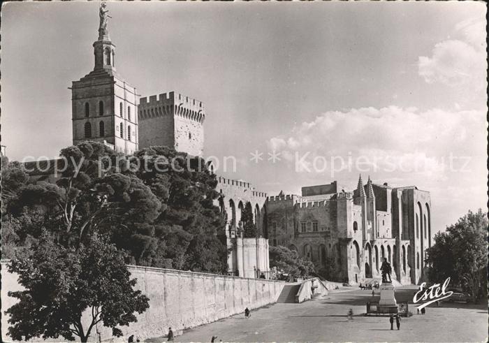Avignon Vaucluse Palais des Papes Notre Dame des Doms Statue de Grillon
