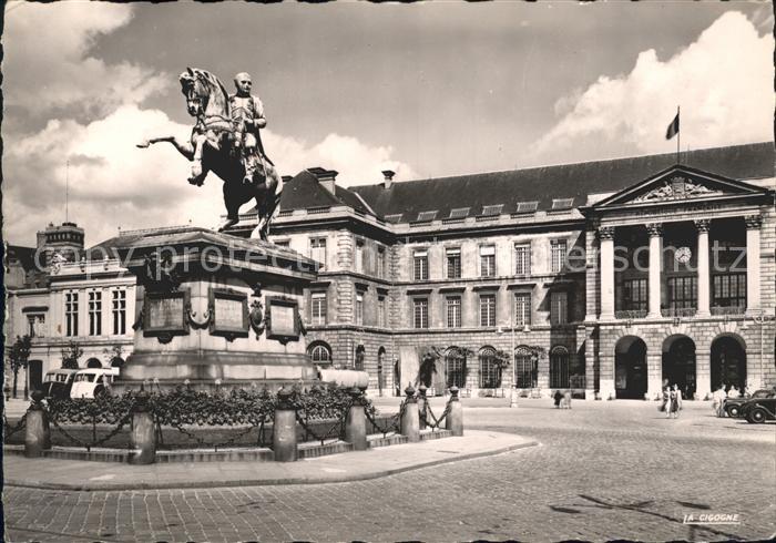 Rouen Statue de Napoleon Hotel de Ville