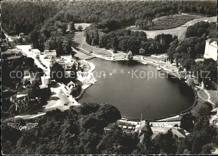 Bagnoles-de-l Orne Lac et Casino vue aerienne