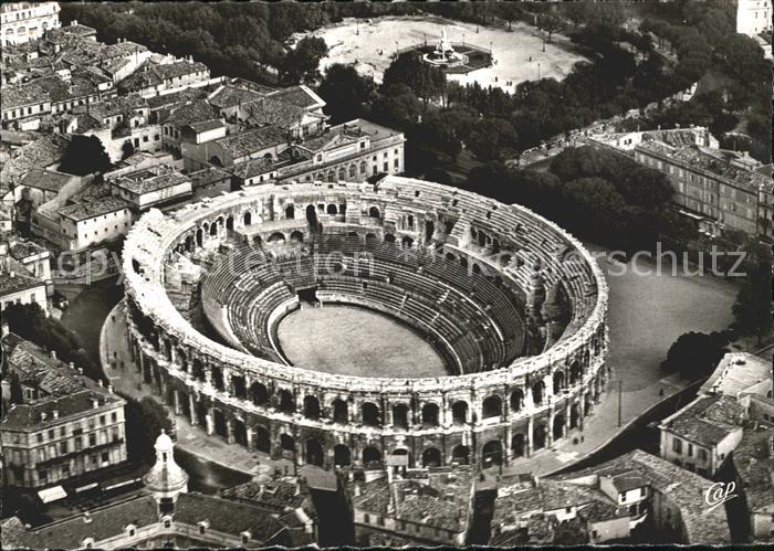 Nimes Vue aerienne sur les Arenes