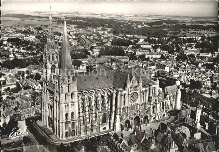 Chartres 28 Cathedrale vue aerienne