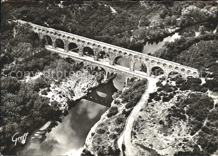 Vers-Pont-du-Gard Le Pont du Gard vue aerienne
