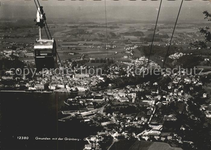 Gmunden Salzkammergut mit Gruenberg Seilbahn
