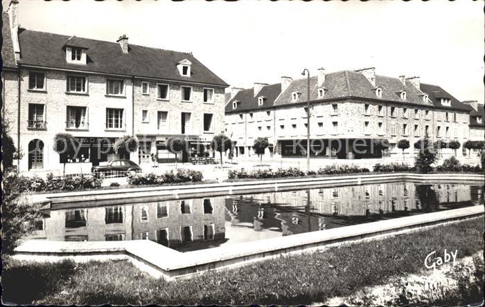 Aunay-sur-Odon Rue d Harcourt et le Bassin