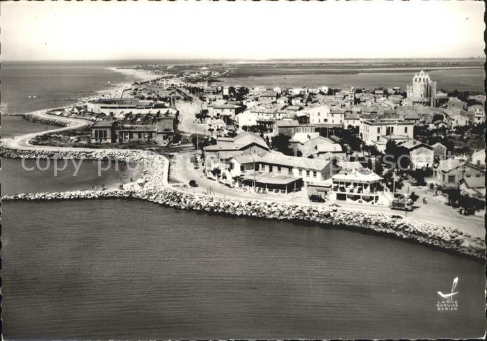 Saintes-Maries-de-la-Mer La Promenade de la Plage les Blocs Vue aerienne