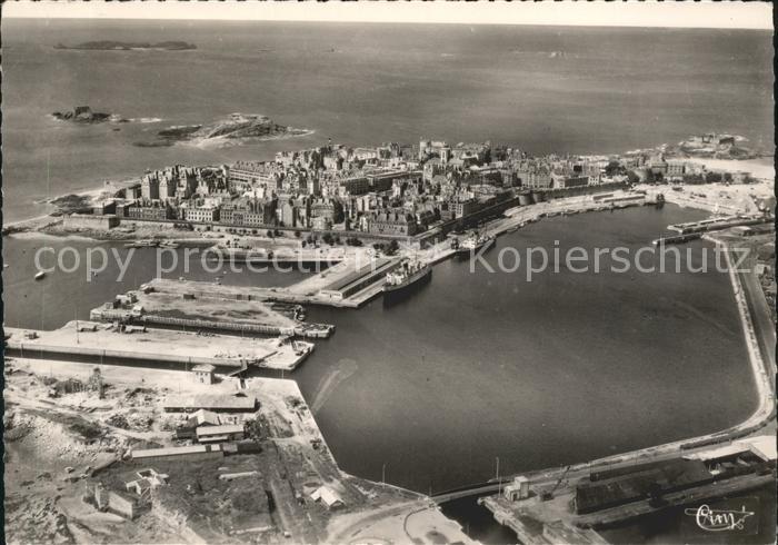 Saint-Malo 35 Le Port et la Vielle Ville Vue aerienne