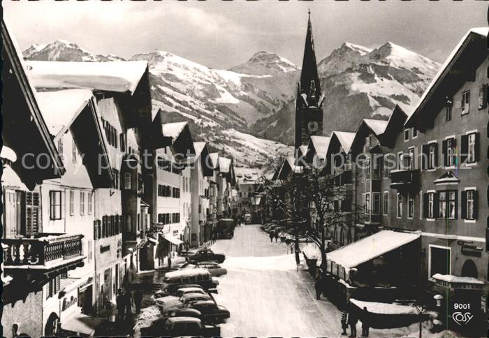 Kitzbuehel Tirol Dorfpartie mit Kitzbueheler Alpen