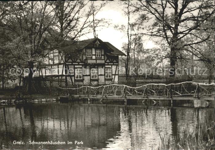 Greiz Thueringen Schwanenhaeuschen im Park