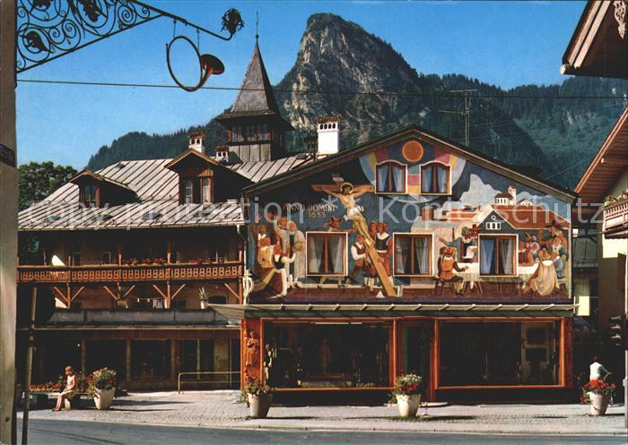 OBERAMMERGAU Bayern Dorfplatz mit Fresko Das Geluebde Passionsspielort
