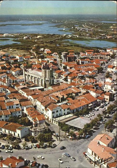 Saintes-Maries-de-la-Mer Vue generale aerienne Basilique fortifiee XI siecle