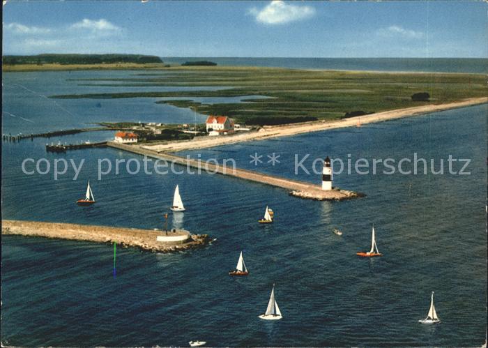 Schleimuende Fliegeraufnahme Leuchtturm Segelboot