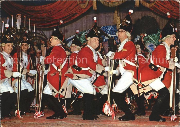 Koeln Rhein Karneval Die Roten Funken beim Stippe Foettche