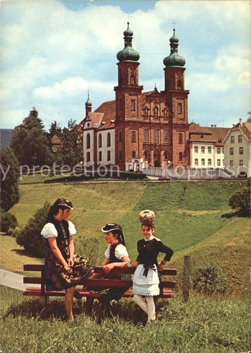 St Peter Schwarzwald Kirche Schwarzwaelder Trachtenmaedchen