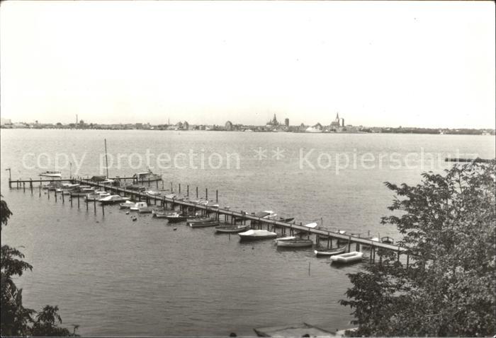 Altefaehr Ruegen Bootsanleger mit Blick auf Stralsund