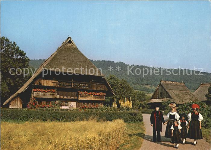 Gutach Schwarzwald Schwarzwaelder Freilichtmuseum Vogtsbauernhof Trachten