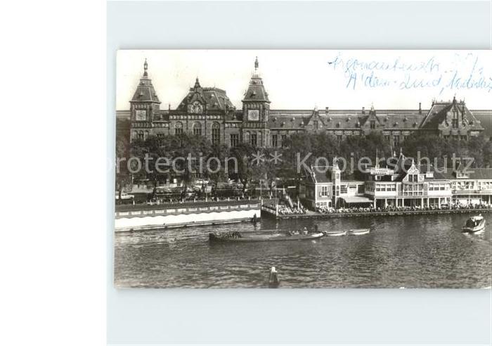 Amsterdam Niederlande Centraal Station met terrass NZH