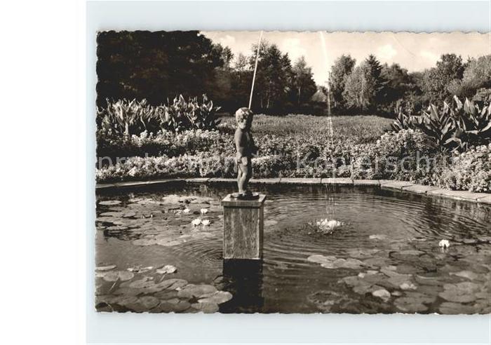 MoeNCHENGLADBACH NRW Bunter Garten Brunnenfigur