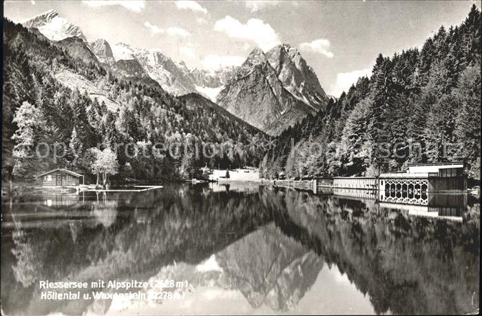 Riessersee mit Alpspitze Hoellental und Waxenstein
