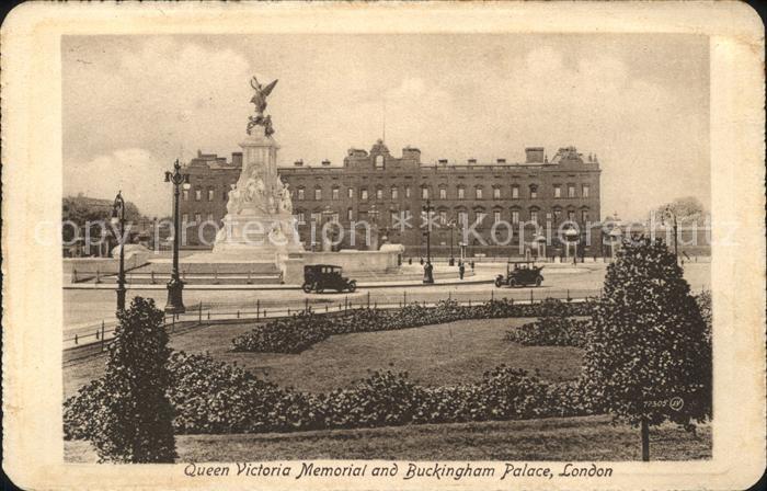 London Queen Victora Memorial and Buckingham Palace