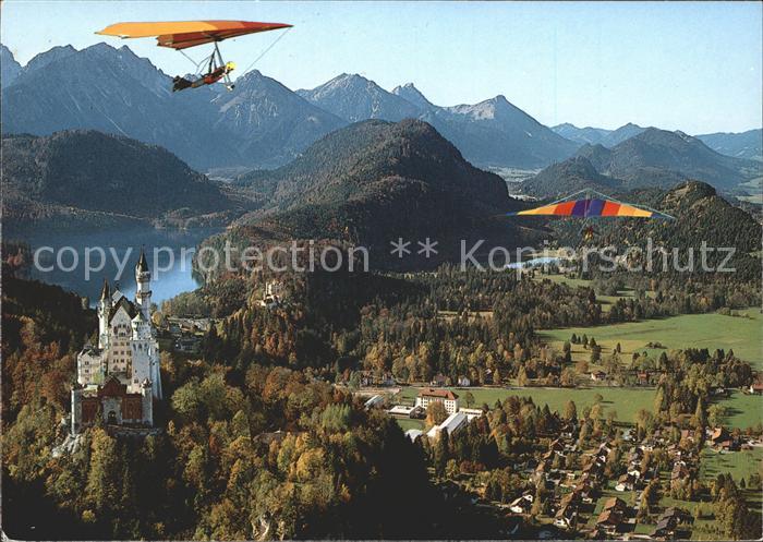 Schwangau Drachenflieger am Tegelberg mit Koenigsschloesser Alpsee und Schwansee