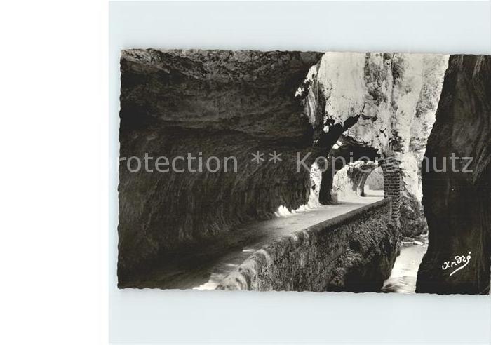 Le Vercors La route a l'interieur des Grands Goulets