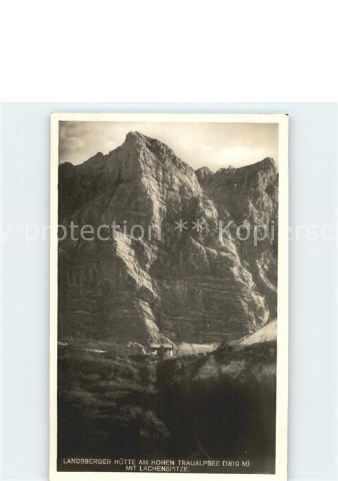 Landsbergerhuette am Hohen Traualpsee mit Lachenspitze
