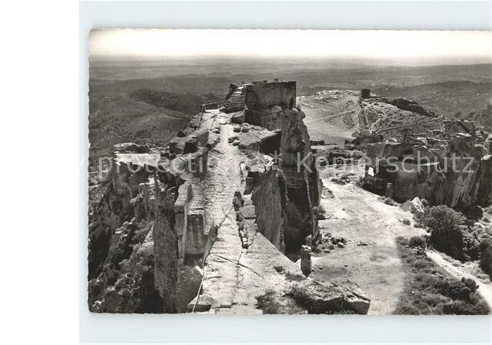 Les Baux-de-Provence Chemin de ronde du Chateau et le sour S