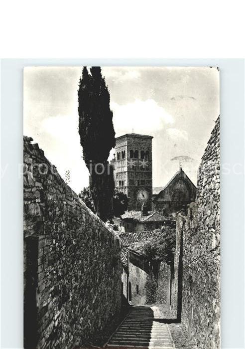 Assisi Umbria Caratteristica via medioevale e Torre romania