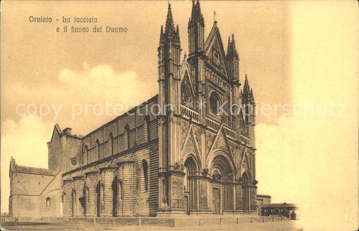 Orvieto Facciata e il fianco del Duomo