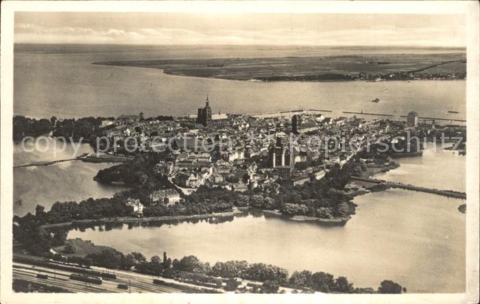Stralsund Mecklenburg Vorpommern Inselstadt am Meer Altstadt Fliegeraufnahme