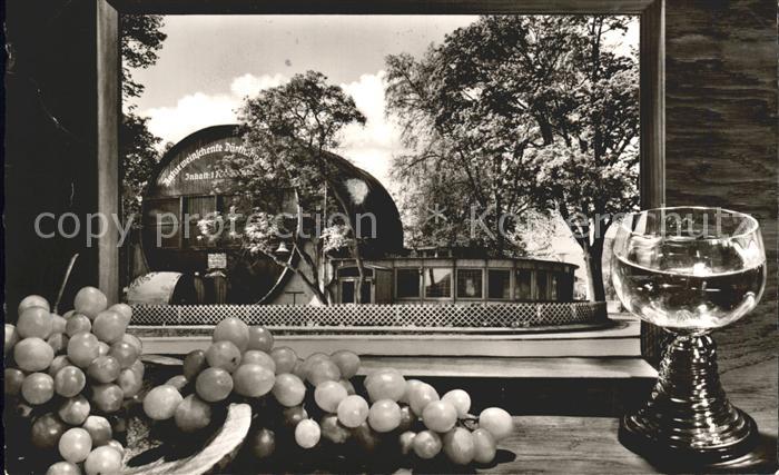 Bad Duerkheim Groesstes Fass der Welt Weintrauben Weinglas