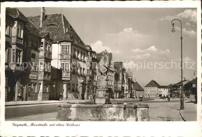 Bayreuth Maxstrasse mit altem Rathaus Brunnen Skuptur