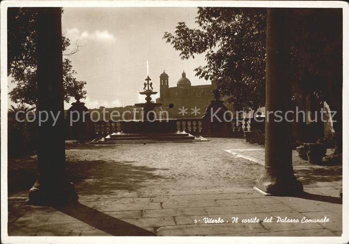 Viterbo Il cortile del Palazzo Comunale