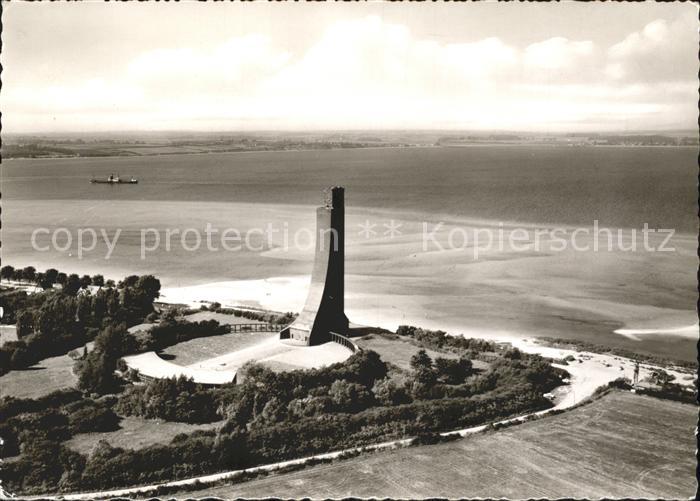 Laboe Ostseebad mit Marine Ehrenmal Fliegeraufnahme