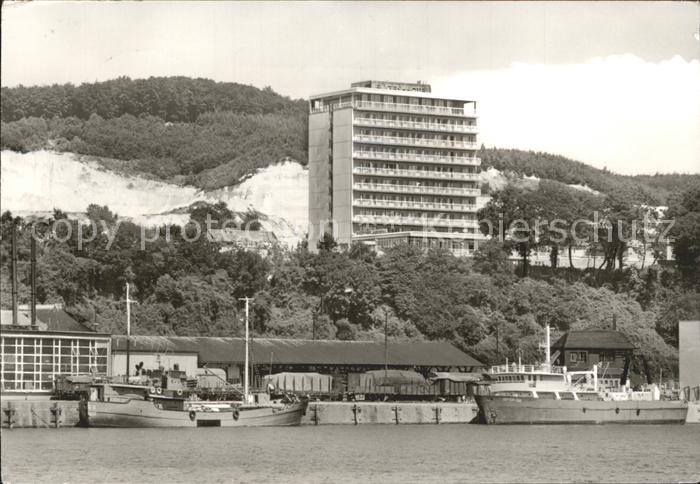 Sassnitz Ostseebad Ruegen Blick vom Hafen zum Ruegen Hotel Schiff