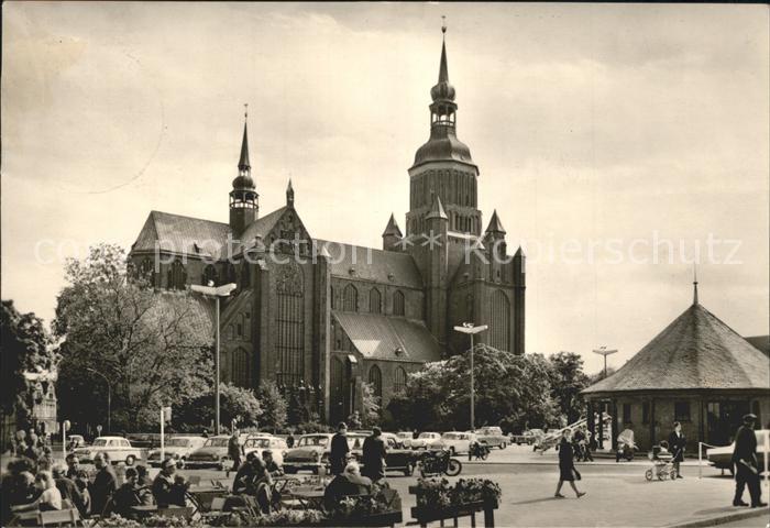 Stralsund Mecklenburg Vorpommern Neuer Markt mit Marienkirche
