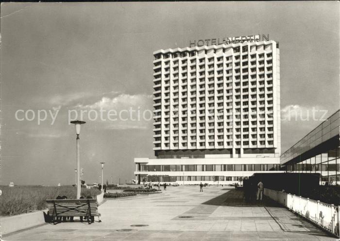 Warnemuende Ostseebad Hotel Neptun und Meereswellenbad