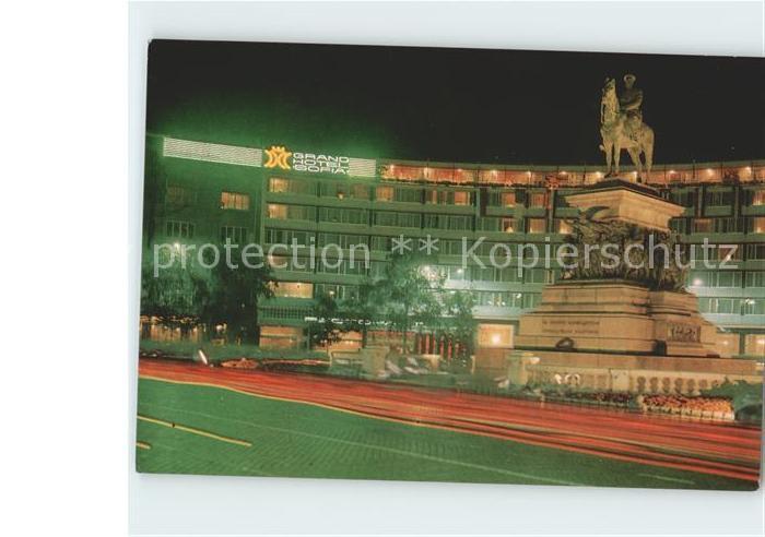 Sofia Sophia Denkmal der Befreier und Grand Hotel bei Nacht
