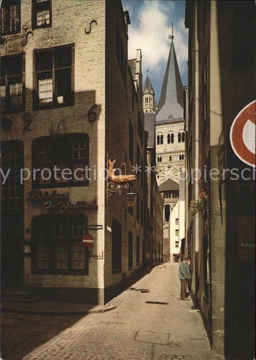 Koeln Rhein Altstadt mit St Martin