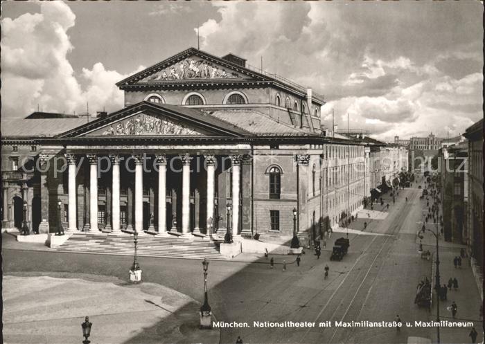 Muenchen Bayern Nationaltheater mit Maximilianstrasse und Maximilianeum