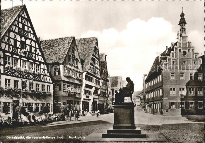 Dinkelsbuehl Marktplatz Brunnen Fachwerkhaeuser