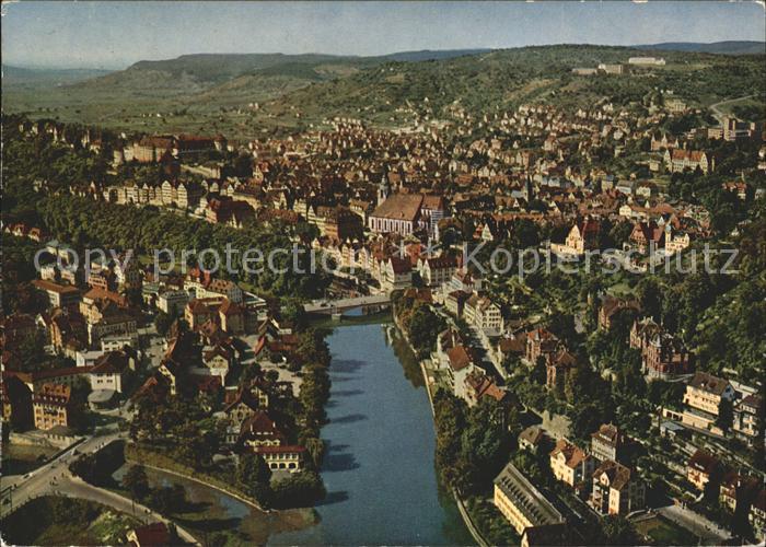 TueBINGEN BW Blick auf Neckar und zum Schloss Universitaetsstadt Fliegeraufnahme