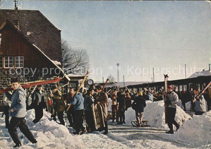 Skifahren Schlitten Bahnhof