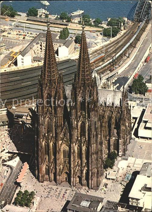 Koeln Rhein Fliegeraufnahme Dom Rheinufer