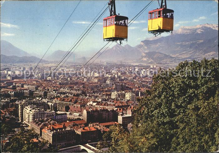 Grenoble Telepherique de la Bastille Croisement des deux bennes