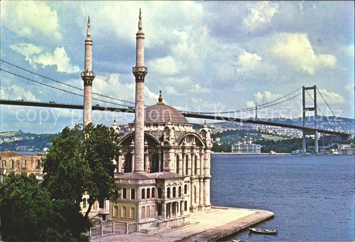 Istanbul Constantinopel Ortakoey camii ve Bogazici koepruesue