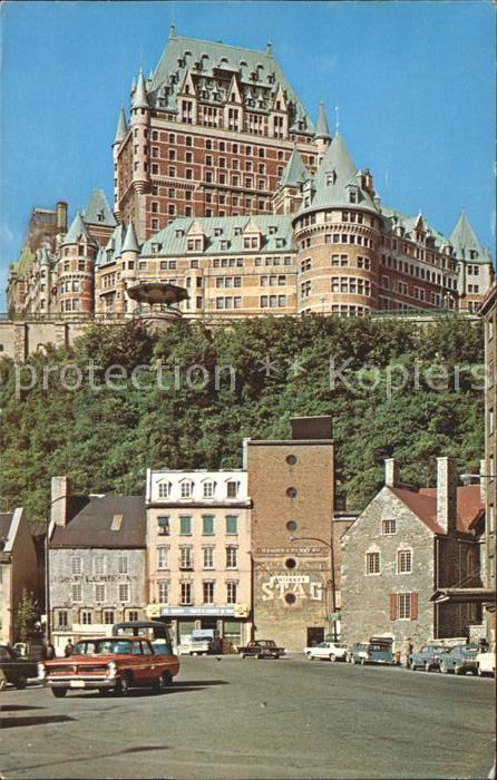 Quebec Chateau Frontenac vu du bas de la Ville